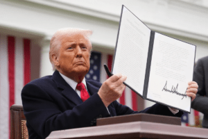 Дональд Трамп оголосив про виключення техніки з нових тарифів